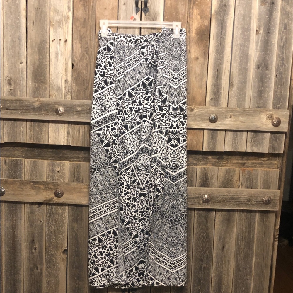 Faded Glory Black and White Geometric Maxi Skirt